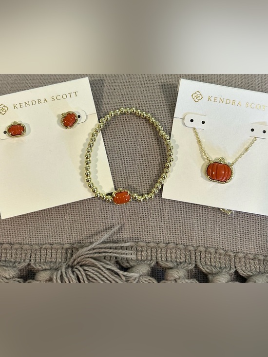 Kendra Scott Jewelry - Kendra Scott Gold Beaded Bracelet with Orange Cabochon